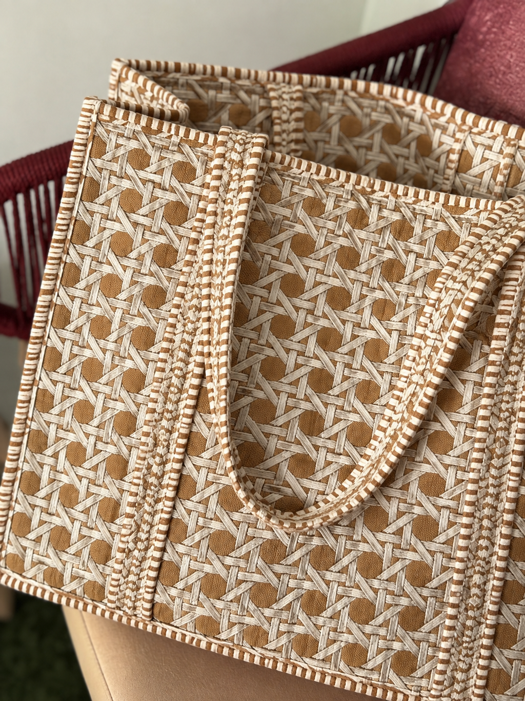 Close-up of the Mitti sand cane print on quilted cotton, with striped binding on the handle